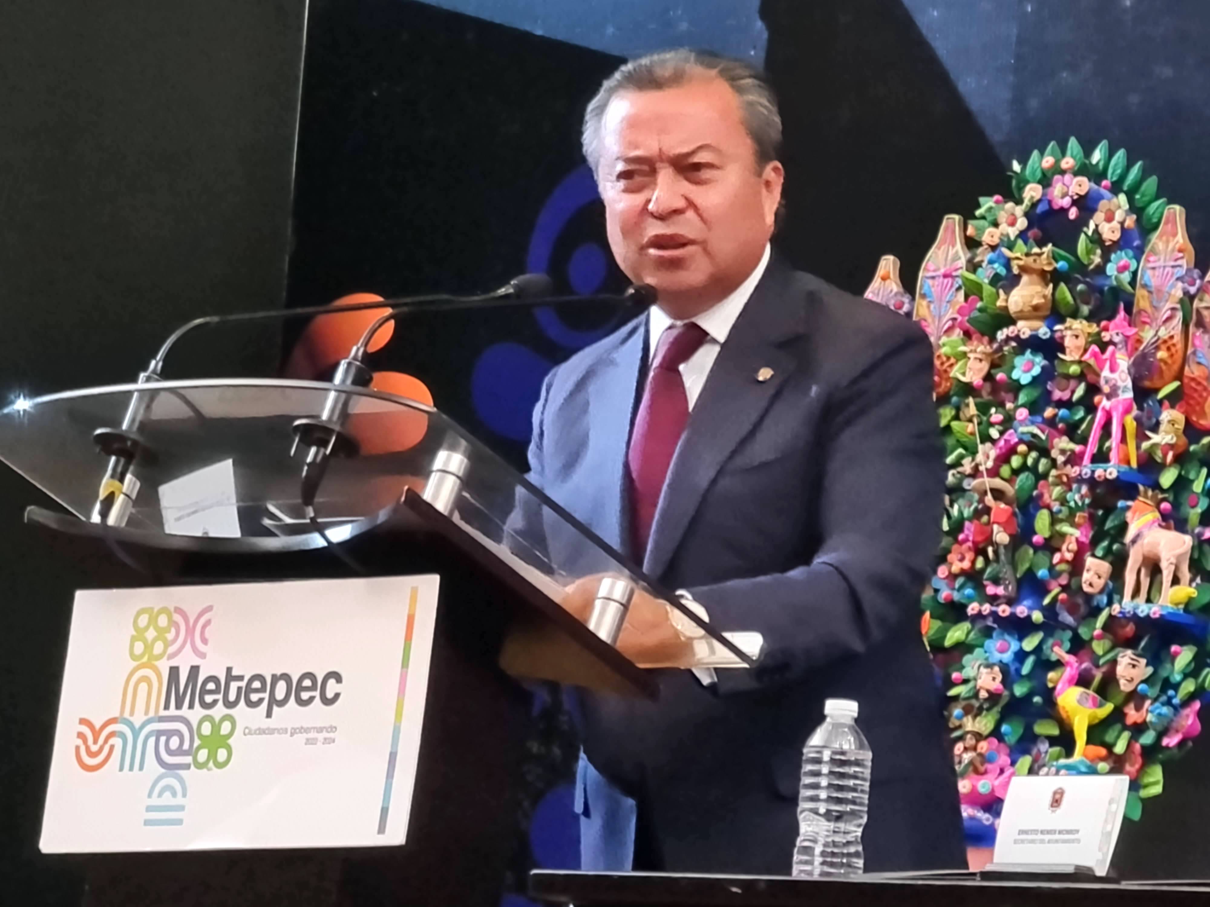 Metepec vive un presente para disfrutar y un futuro esperanzador: César Camacho; habló en nombre de los ganadores de la Presea 2022